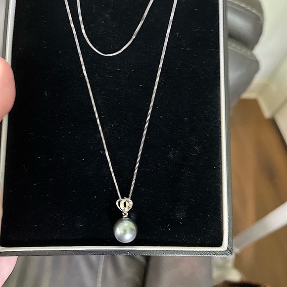 14K White Gold Tahitian Pearl Pendant Necklace w/Diamond Chip - Picture 3 of 5